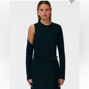 Black Long sleeve Cut Out Top• Large